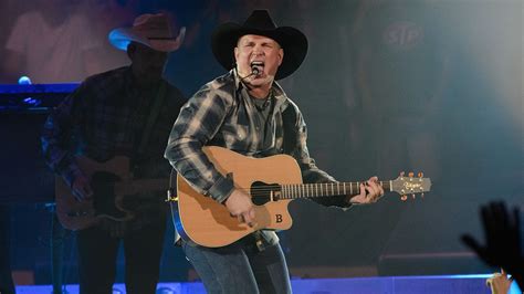 Americas Guy Can Garth Brooks Really Make A Comeback