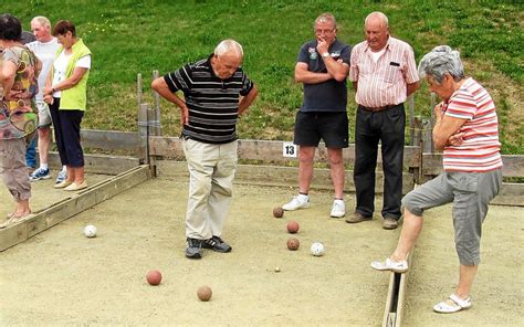 Cyclisme Triplettes Au Concours De Boules Le T L Gramme