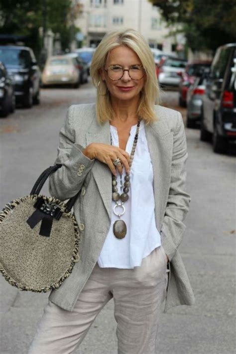 110 Elegant Outfit Ideas For Women Over 60