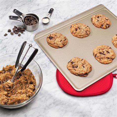 OXO Medium Cookie Scoop (1.5 Tablespoons) – The Cook's Nook