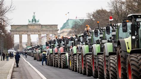 K Rzungspl Ne Trecker Aus Dem Land Bei Bauern Demo In Berlin