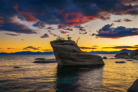 Premium Photo Dramatic Sunset Over The Bonsai Rock Of Lake Tahoe Nevada