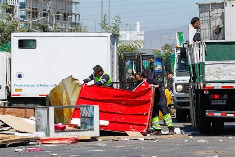 Amplio operativo de Carabineros permitió retirar comercio ilegal desde