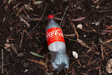 Foto De Coca Cola Plastic Bottle Thrown In Forest Abandoned Garbage