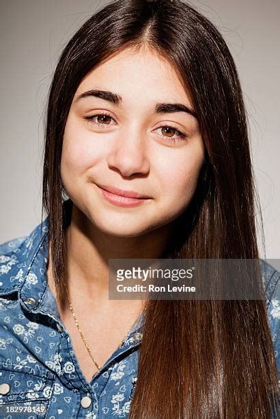 Preteen Girl Brown Hair Portrait Imagens E Fotografias De Stock Getty