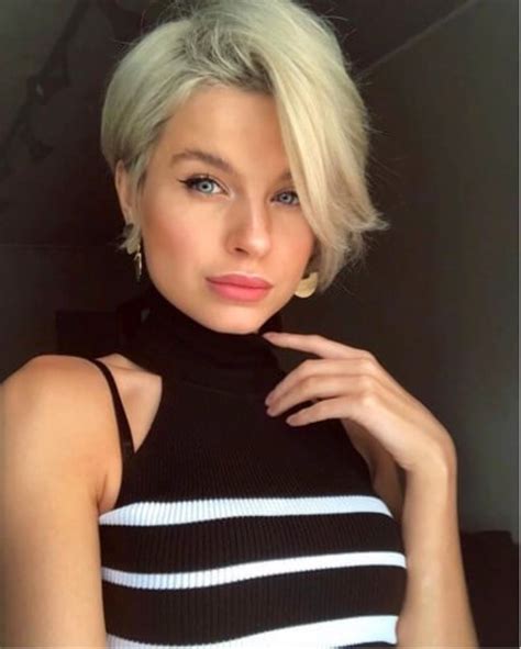 10 Sexy Short Haircuts That Are Just In Time For The Holidays La