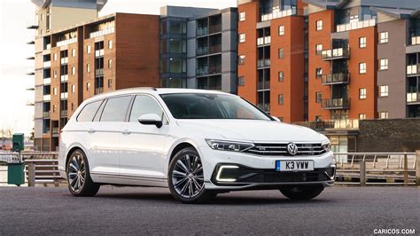 2020 Volkswagen Passat Gte Advance Estate Uk Spec Plug In Hybrid Front Three Quarter