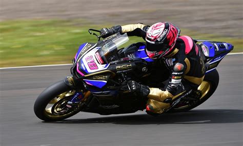 Bsb Ray Vence Em Snetterton Primeira De Corridas Esportes