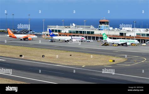 Aviation Asphalt Landebahn Low Cost Fluggesellschaft Stockfotos Und