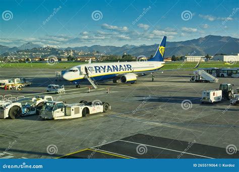 Ryanair Aircraft at Orio Al Serio Airport in Bergamo Editorial Stock ...