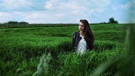 1080p Free Download Beautiful Girl Green Model Woman Field Hd