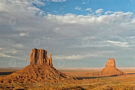 Monument Valley view at sunset 12205288 Stock Photo at Vecteezy