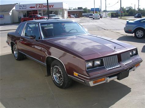 Oldsmobile Cutlass Calais - Information and photos - MOMENTcar