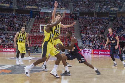 Un Serio Kirolbet Baskonia Alarga La Serie Ante El Fenerbahce Kirolak