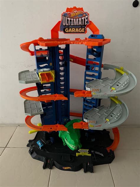 Hot Wheels Ultimate Garage W Free Hot Wheel Cars Hobbies Toys Toys Games On Carousell