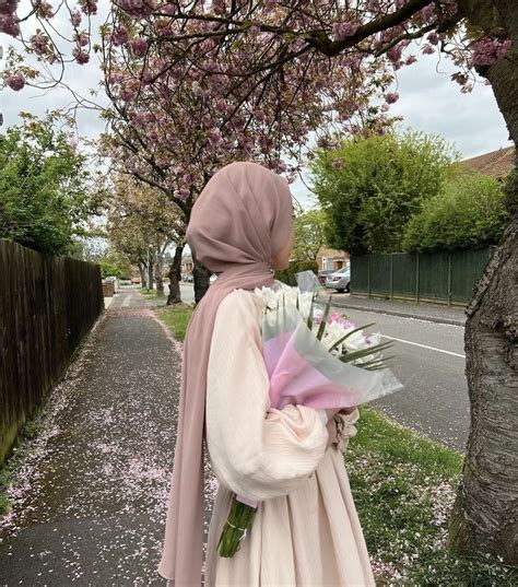 Pin By 𝐟𝐢𝐥𝐪𝐚𝐦𝐚𝐫 ོ On ᶠˡᵒʷᵉʳˢ ོ Hijabi Aesthetic Muslimah Aesthetic