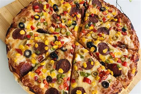 Ev Yapımı Pizza Tarifi Nasıl Yapılır Yemek