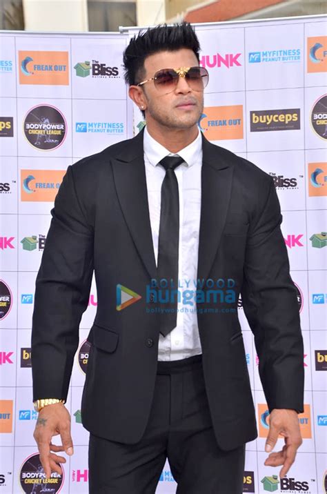 Photos Style actor Sahil Khan snapped at Sun & Sand-01 (3) | Sahil Khan Images - Bollywood Hungama