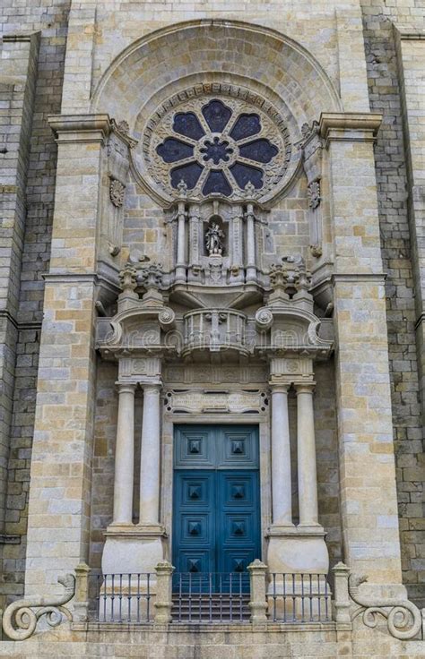 Fachada De La Catedral De Porto O De La Catedral Do Porto Construida