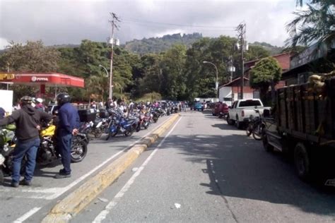 Grave La Impresionante Cola De Motorizados Que Se Form Este May