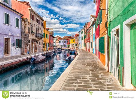 Casas Coloridas A Lo Largo Del Canal Isla De Burano Venecia Italia