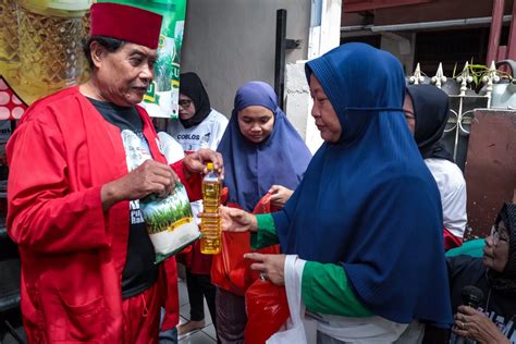 Bantu Warga Prasejahtera Di Jaksel Keluarga Besar Betawi Keren Dukung