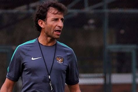 Calon Pelatih Persib Bandung Pengganti Robert Alberts Nomor