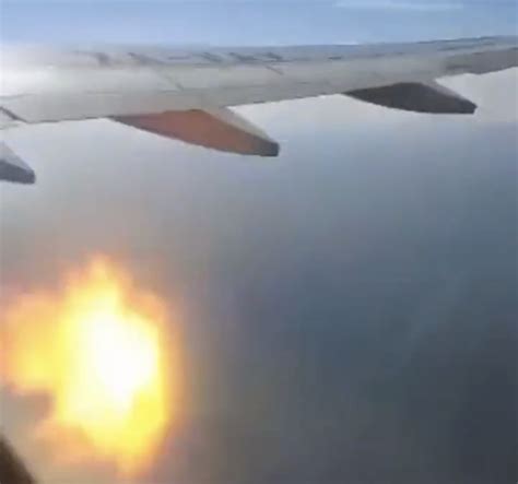 Se incendia turbina de avión de Viva Aerobús en pleno vuelo Contraste