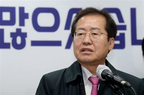 홍준표 尹 지지율 하락에 “탄핵대선 때 지지율비상사태” 중앙일보