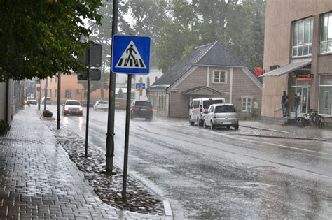 Piektdien Latvijā Gaidāmi Siltuma Rekordi Sestdien Stiprs Lietus