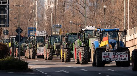 Bauernproteste Am Donnerstag Landwirte Legen Verkehr In Frankfurt Lahm