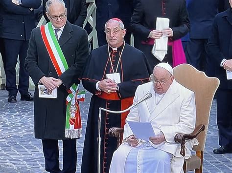 Il Papa In Preghiera Contro Le Violenze A Piazza Di Spagna