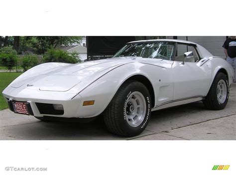 1977 Classic White Chevrolet Corvette Coupe 138486121 Photo 2