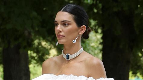 Kendall Jenners Jacquemus Runway Show Look Roasted News Au