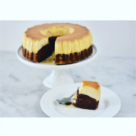 Easy Flancake chocoflan ! creamy flan sitting on too of a fluffy chocolate cake and caramel ...