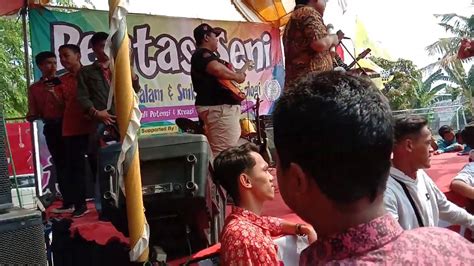 Arfi Sejauh Mungkin Cover Ungu Band Live Smk Tunas Teknologi Youtube