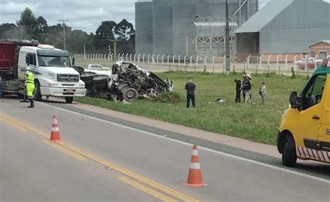 Acidente Na Br Em Quitandinha Envolve Duas Carretas Jornal O Regional