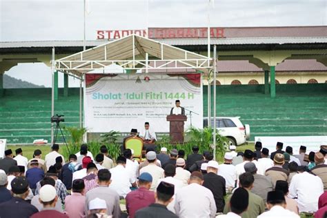 Ribuan Jamaah Hadiri Sholat Idul Fitri Di Stadion Gibraltar Undova