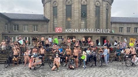 Naked Bike Ride In K Ln Warum Am Juli Radfahrer Nackt Durch