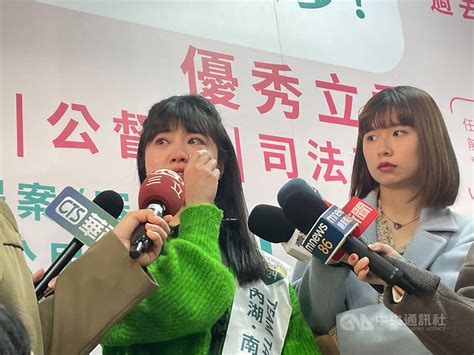 高嘉瑜市場拜票遭辱罵 李彥秀：對於母親發言深感抱歉 政治 中央社 Cna