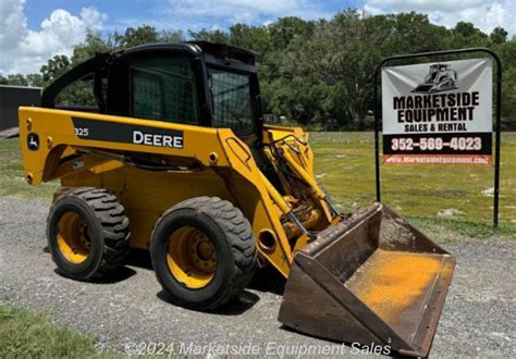 John Deere 325 Skid Steer Loader