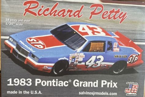 Salvinos JR 1 24 Richard Petty 1983 Pontiac Grand Prix Model Kit Open