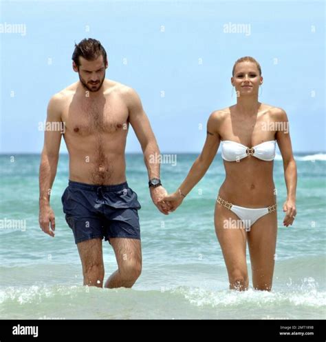 9 Hot Sexy Michelle Hunziker Bikini Pics