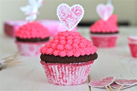 Chocolate Cupcakes With Pink Vanilla Icing I Adore Food