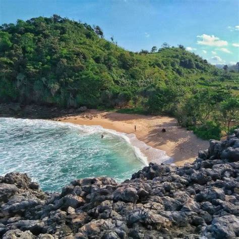 Pantai Tersembunyi Di Malang Surga Tropis Yang Menanti Penjelajah