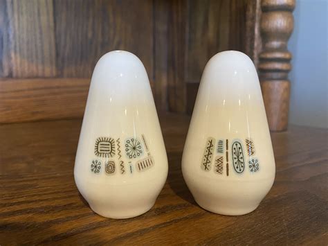 Vintage Canonsburg Temporama Atomic Salt Pepper Shaker Set Hole