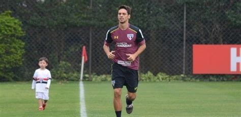 Valorizado Rodrigo Caio Tem Reuni O Para Renovar Contrato O S O