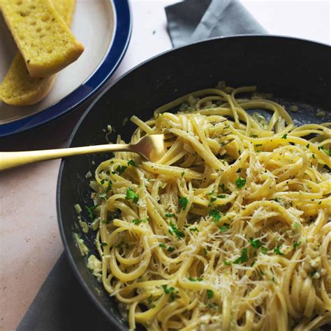 Cheesy Garlic & White Wine Pasta | Glasgow Sprout