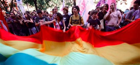 Diritti Ai Gay L Italia Resta La Vergogna D Europa E Gli Omosessuali Non Hanno Alcuna Tutela