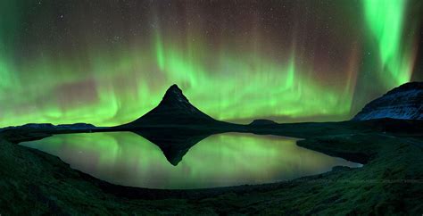 Stunning Aurora at Mount Kirkjufell in Iceland - Universe Today